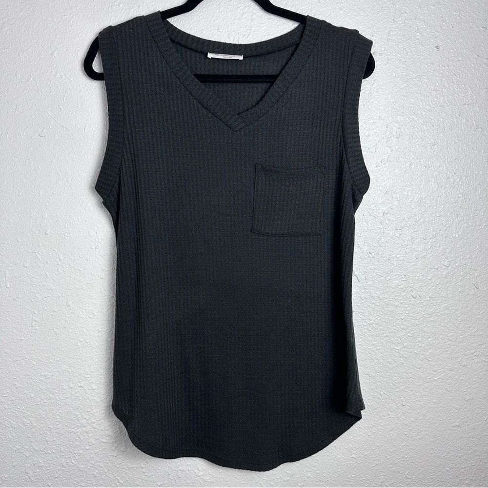 BomBom Waffle Knit V-NeckTank Top Size Small‎